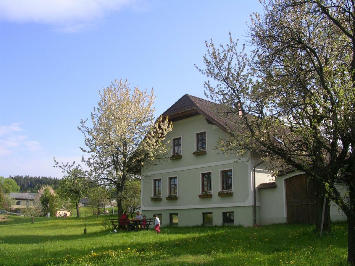 Biohof Mayerhofer Grossmeinharts Exterior photo