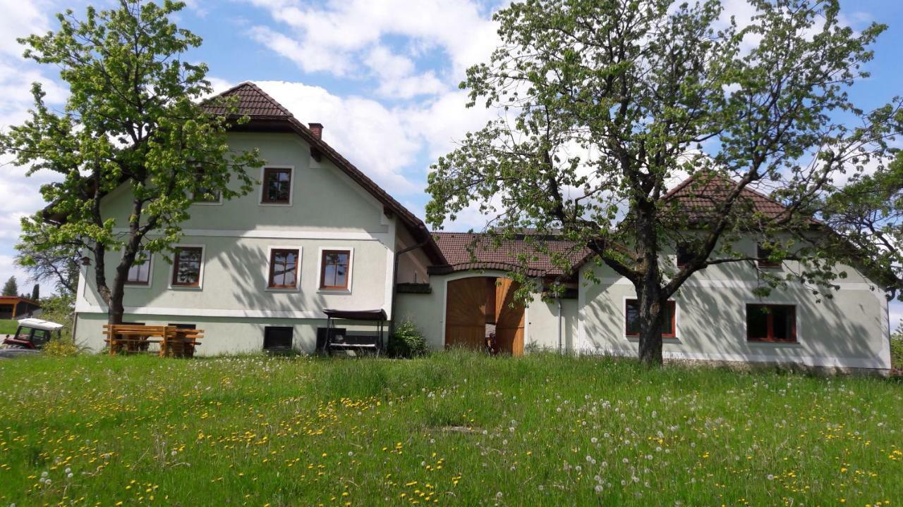 Biohof Mayerhofer Grossmeinharts Exterior photo